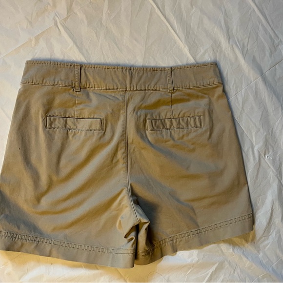 Gap khaki 5” shorts size 8 - Picture 7 of 8